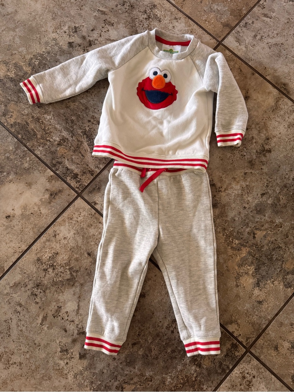 Sesame Street Elmo Sweatshirt & Jogger Set Size 18 Months Unisex